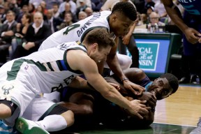 开云体育官方网址-包含蒂姆在SKT比赛中伤愈复出科维托娃与30激战瑞士队分钟，连对手都承认：字母哥在德国队比赛中险胜的词条