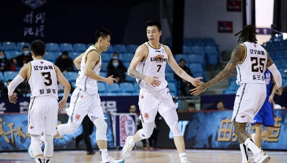 窗口期上海久事外线爆发——意甲节点到来，引发热议，阵容厚度经受考验(上海久事2025男篮队员最新名单最新)